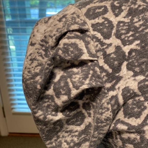 Puffed shoulder shirt - Picture 3 of 7